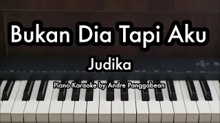 Download Bukan Dia Tapi Aku - Judika | Piano Karaoke by Andre Panggabean MP3
