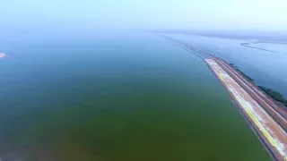 اغرب بحار العالم يقع في العراق معلومات مذهلة عن أصغر بحار العالم المشطور الى نصفين 