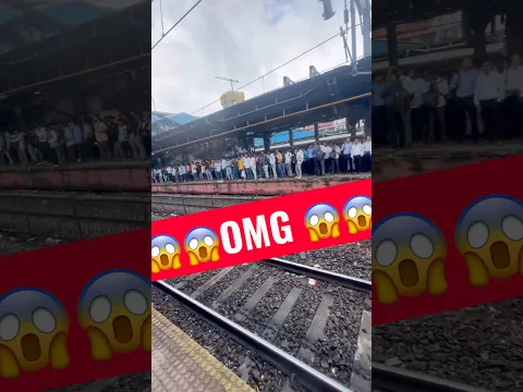 Mumbai me local train 😱😱🚆 #mumbai #localtrain #rain #enjoylife #train #indianrailways #railway