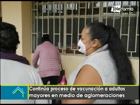 Continúa proceso de vacunación a adultos mayores en medio de aglomeraciones