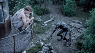 شاب بيتساب لوحده في جزيرة مهجورة وكل ليلة بيتراقب من مخلوق شيطاني متربص تلخيصة FILM 