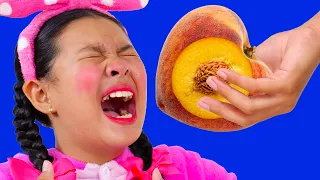 Yummy Fruits Finger Family Song with Lisa 2