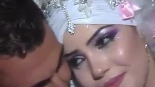 تعال ابوس اخدودك ولصدري اضمك تعرفني اغار عليك اكثر من امك دندنها