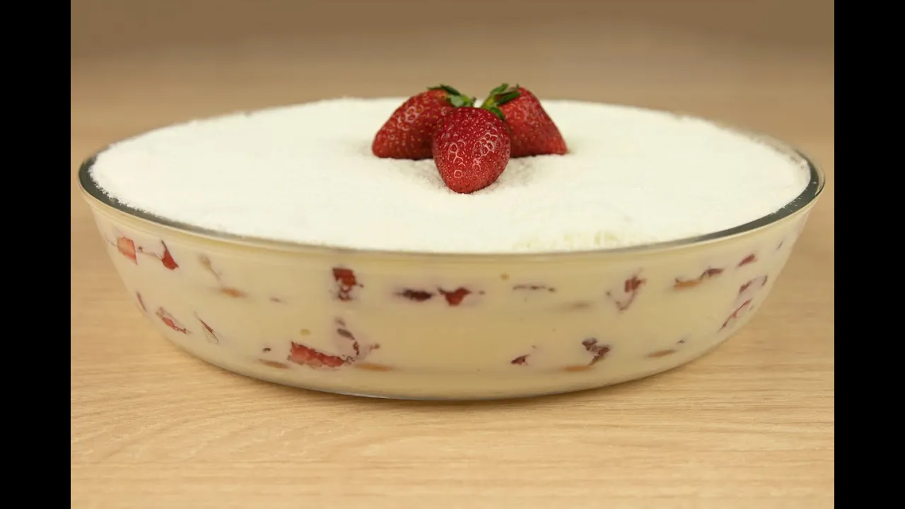BOMBOM DE MORANGO NA TRAVESSA I SOBREMESA DELICIOSA