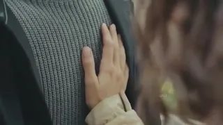لما بتوبتحبيني بحط ايدي على قلبي دندنها