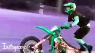 على بطنها بتنام مع اجمل قب دندنها