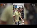 Flávio Bolsonaro, candidato à Presidência, vota no 2º turno em escola do Rio de Janeiro