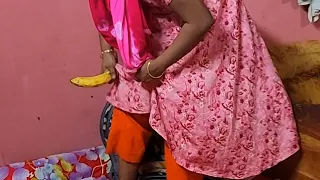 অল্প বয়সে বিয়ে করে স্বামী বাহিরে গেলে যা হয় 