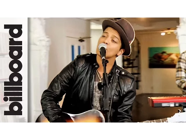 Download MP3 Bruno Mars 'The Lazy Song' Live Studio Session at Mophonics Studio NY