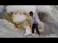 Indonesië, Java, Kawah Ijen, arbeiders in de zwavelmijn