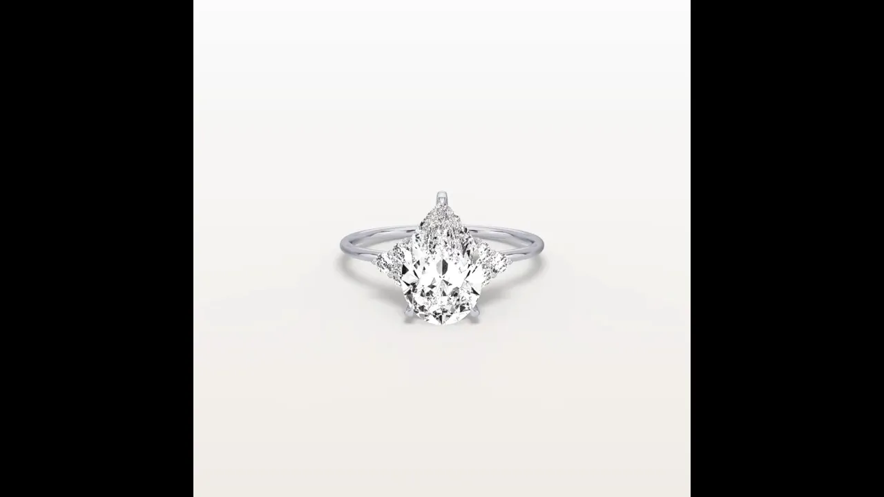 Juliette丨2CT Pear Cut Lab Grown Diamond Cluster Ring with Round Accents in 14K Gold/Platinum