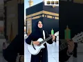 Download Lagu meisje met hijab speelt quitar in Mekka
