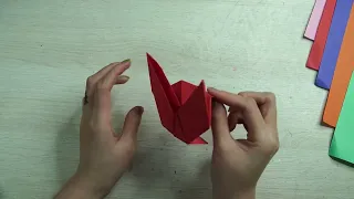 Hướng Dẫn Các Bước Để Gấp Một CHiếc Thuyền Giấy Màu Đỏ Bằng Giấy thủ Công