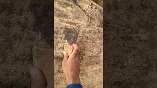 كيفية الفحص للصخر  بالصوت في حال وجود فراغ او لا دندنها