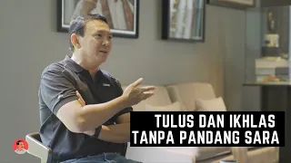 membantu dengan ikhlas tulus tanpa pandang sara