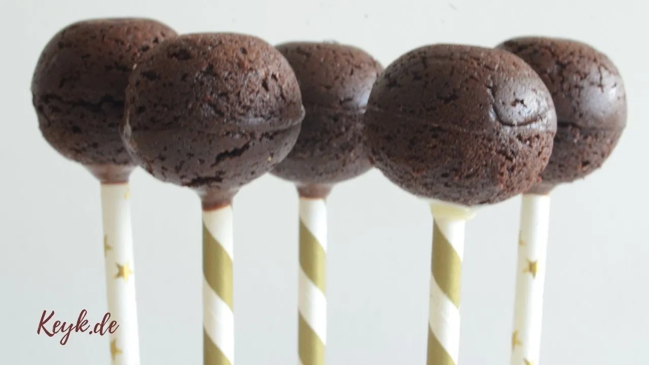 
          
          
          
            
            Chocolate cake pops in mold - easy cake pop recipe from scratch
          
        . 
