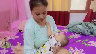 breastfeeding baby milk menyusui bayi mama muda