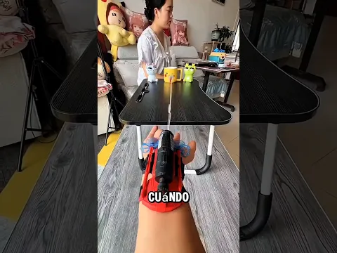 ¡Mamá, dame todo! 😱😂 Pikachu, el taburete y hasta el libro 📚⚡