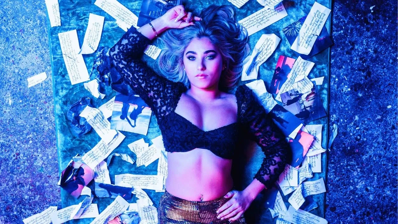 Rosie McClelland - HeadRush (Official Music Video) Rosie McClelland - HeadRush (Official Music Video)