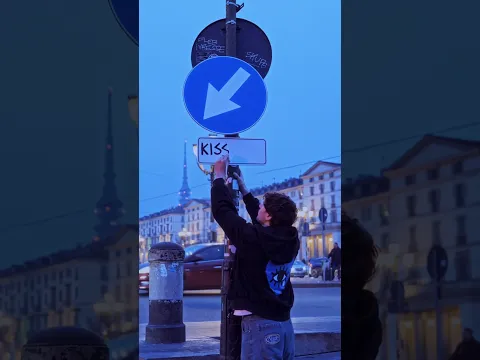 Have you ever heard of blue hour? #streetart
