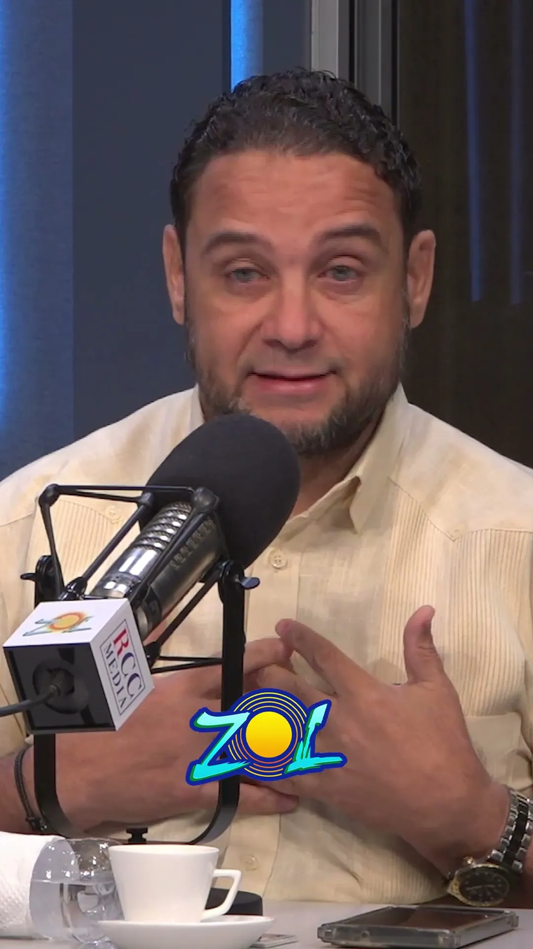 LOS TEMAS DEL PAÍS NO SE RESUELVEN EN REDES