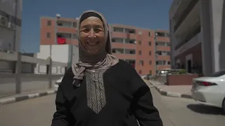 هالله  هالله على البلد دي واللي منها أحلى ناس محلينها    إحنا مش ضيوفها   أهل بيت دايم ا في عينها دندنها