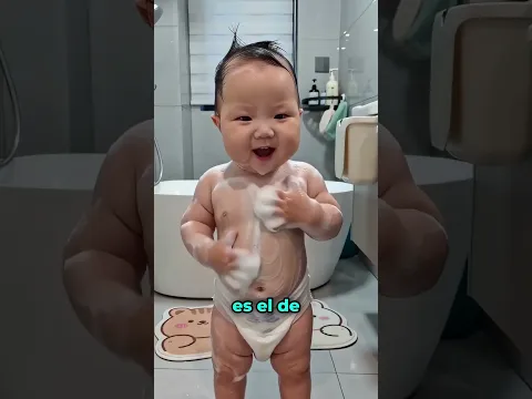 Se Prepara el Baño Solo, Se Hace la Cena y Lava los Platos… Para No Molestar a Su Mamá 😄