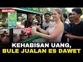 Download Lagu TAK DISANGKA! GADIS RUSIA CANTIK INI JADI PENJUAL ES DAWET PINGGIR JALAN!