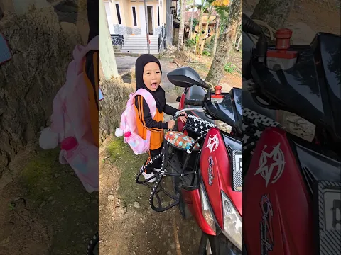 agisna gak mau pake bangku naik motor nya#trendingshorts