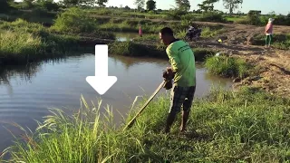 Primitive Fishing - Primitive Survival Tool Cast Net Fishing at The Rice Field
