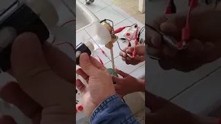 اشعال مصباح عن طريق الرياح 