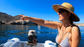 Upwind sailing in 28 knots and finally some clear water!