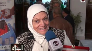 انتباه منى عراقي تهدي تكريم نقابة الاطباء والدتها فى عيد الام 