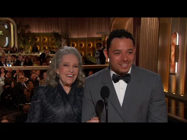 Golden Globes 2025 | Kathy Bates e Anthony Ramos presentano la migliore attrice non protagonista - TV