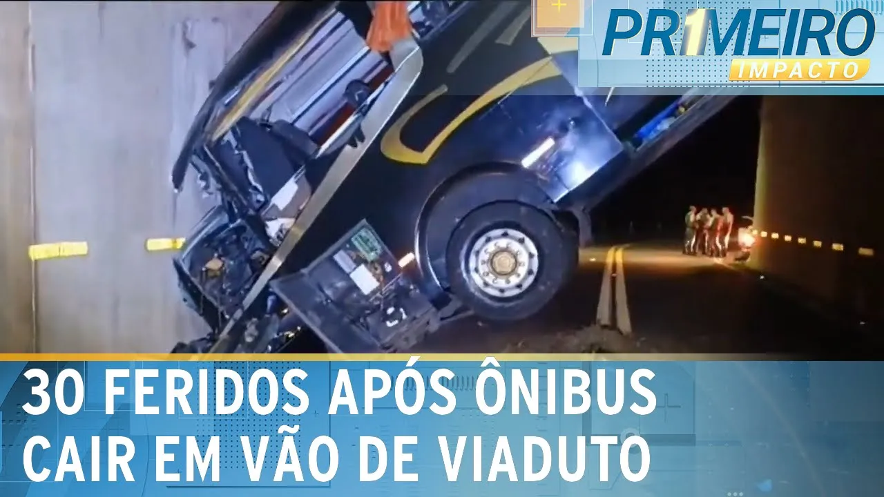 Ônibus de turismo cai em vão de viaduto em Campinas (SP) | Primeiro Impacto (18/09/23)