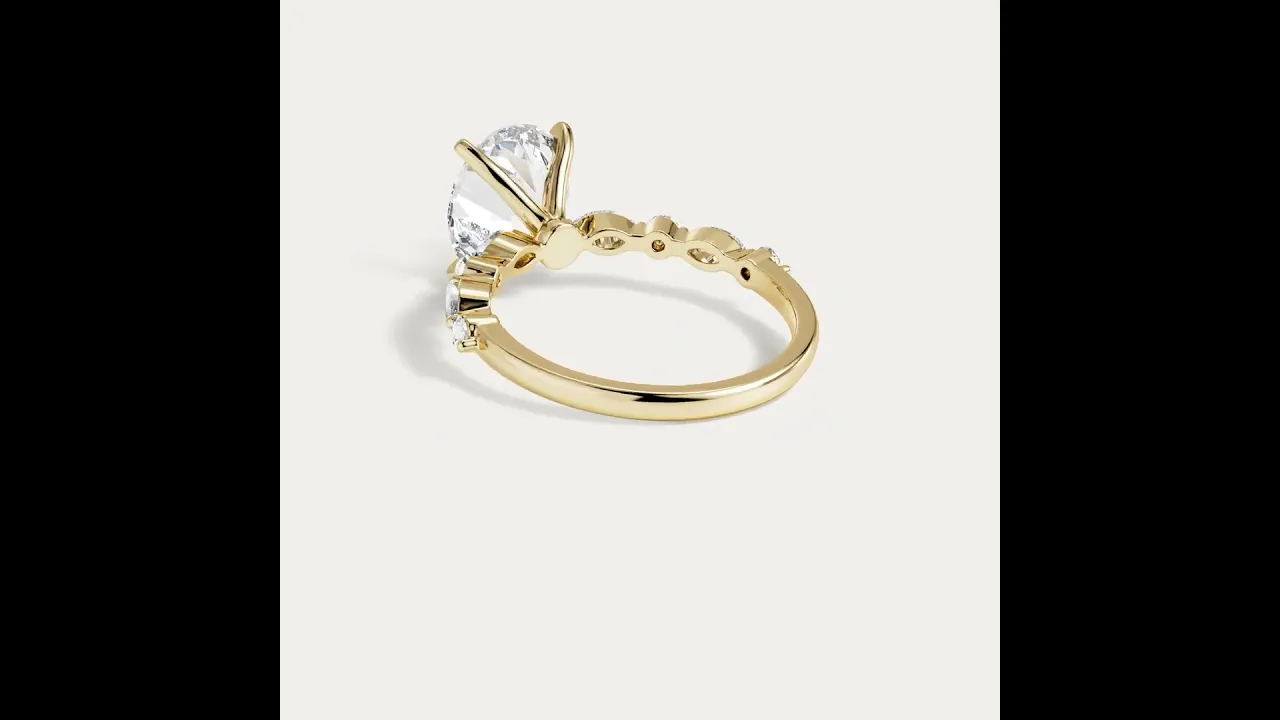 Harlow丨Oval Lab Diamond Engagement Ring with Marquise and Round Accent Diamonds