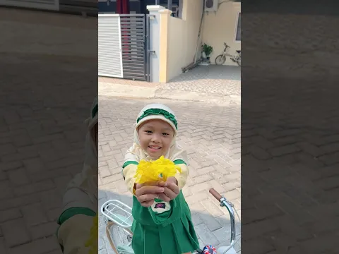 Kasih bunga ke mama🤗 #shortvideo #shortsviral #shorts #trending #viralvideo #fyp #funny #lucu