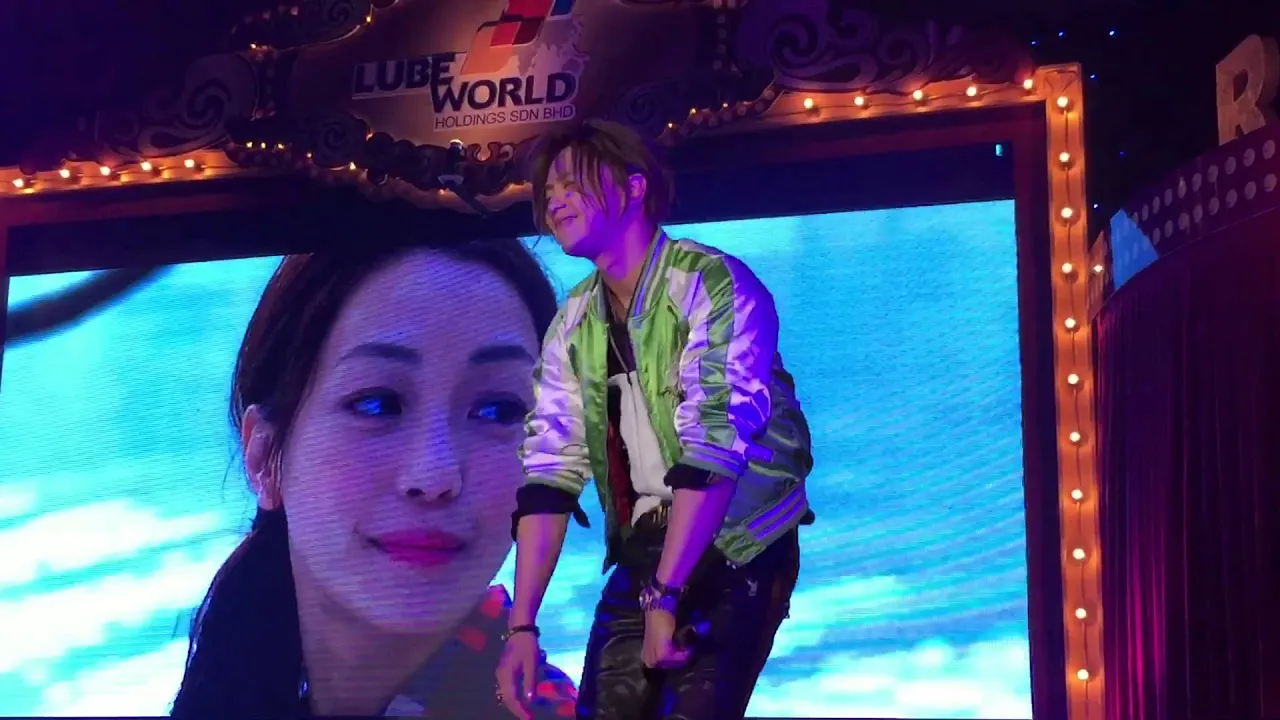 小鬼 黄鸿升 - 有感情歌 (Lube world 2015) 小鬼 黄鸿升 - 有感情歌 (Lube world 2015)