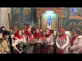 Download Lagu Sub fereastră la om bun - colind interpretat de creștini din Roman, compus de Suzana și Daciana Vlad