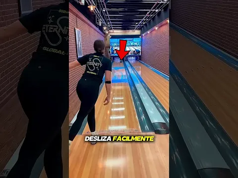 🎳 ¿Por qué la bola de bowling gira al final? 😱