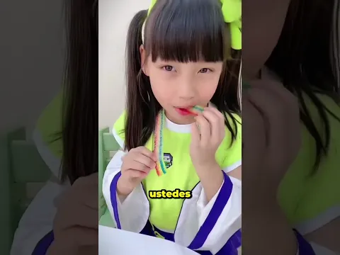 ¡Ana engañó a mamá con caramelos falsos! 😂🍬#shorts