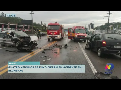 Quatro veículos se envolvem em acidente na BR-470 em Blumenau
