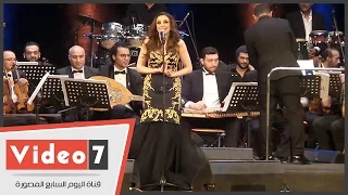 أنغام تمازح جمهورها بعد غناء واحدة كاملة الشعراء اللى كتبوها رجالة أوى 