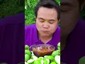 makan mangga muda dan sambal cabe