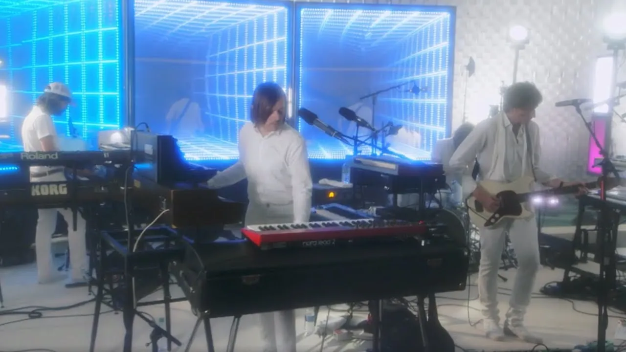 AIR - La femme d'argent (Binaural Live - Official Video) AIR - La femme d'argent (Binaural Live - Official Video)