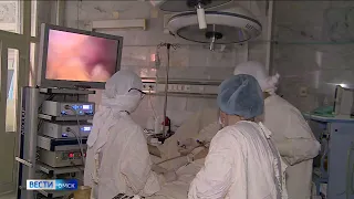 Омским хирургам операцию помогают выполнять 3D очки