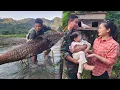 Download Lagu Husband uses ancient fishing method - Catches big carp to sell at market - New joy for small family?