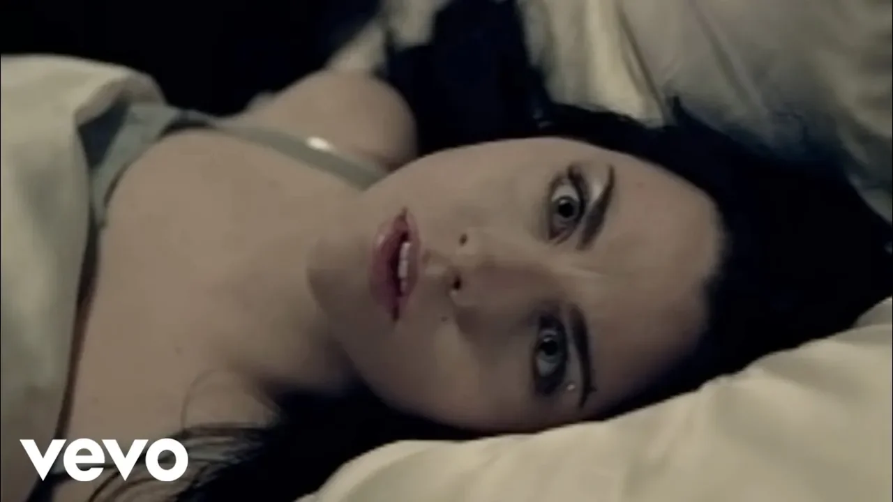 Evanescence - Bring Me To Life (Official HD Music Video)