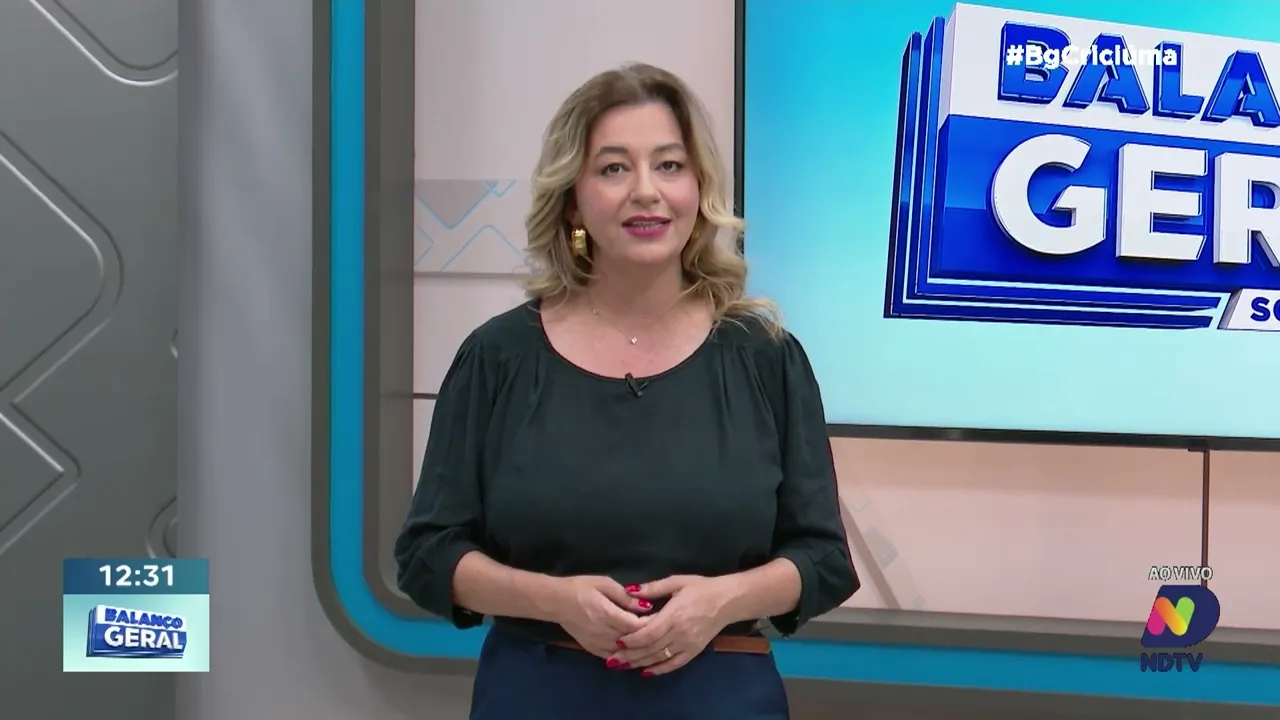 Maga Stopassoli: Jorginho Mello e João Rodrigues juntos na apresentação do elevado da bandeira