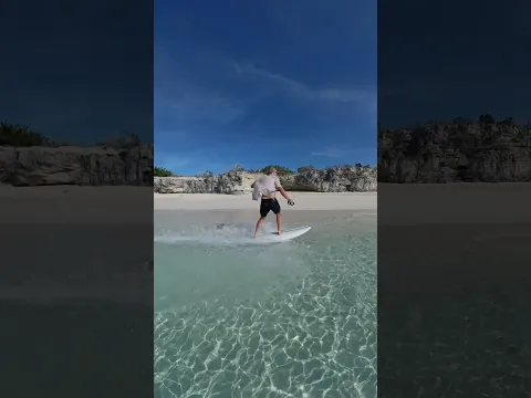 Shoreline cruising 🏄‍♂️🏝️ @l@lindsurf